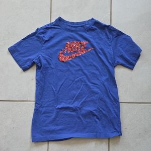 Nike Boys Blue Graphic Tee Youth XL Red Logo Swoosh Shirt